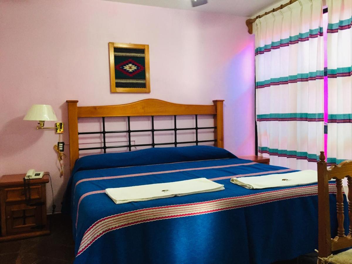 Hotel Cazomalli Oaxaca エクステリア 写真